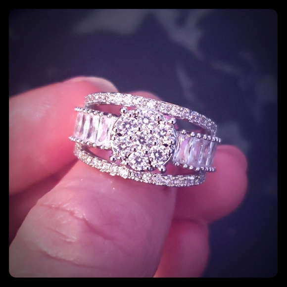 Ladies sz6 S925 ring - Picture 1 of 4